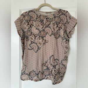 Paisley printed short sleeved mixed media top.